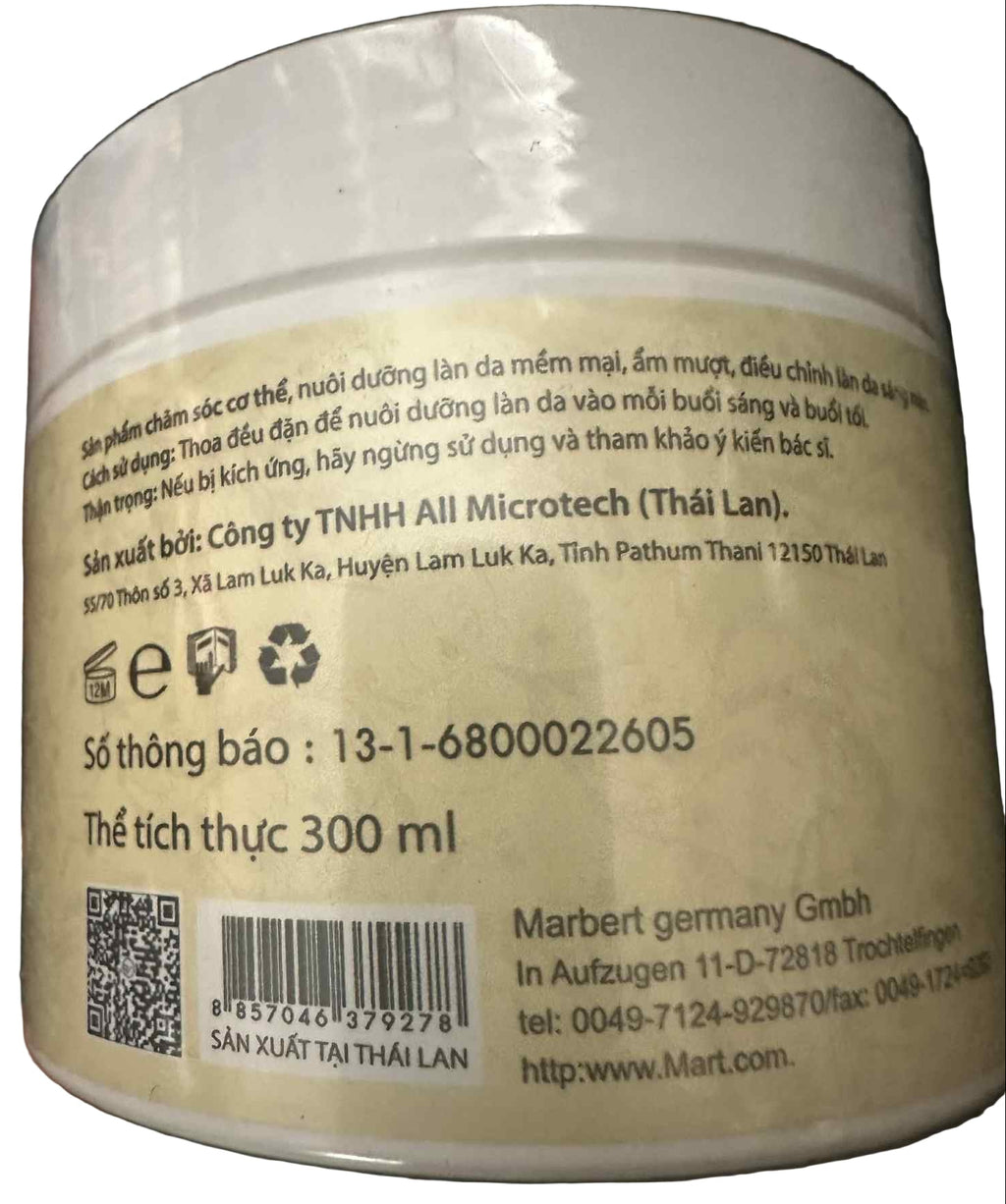 Abutin 3C£ Arbutin Brightening Body Cream for dark spot care, showing creamy texture and smooth application on skin.
